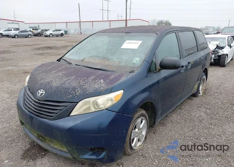 2011 Toyota Sienna z USA, uszkodzony, nr VIN 5TDKA3DC5BS006730